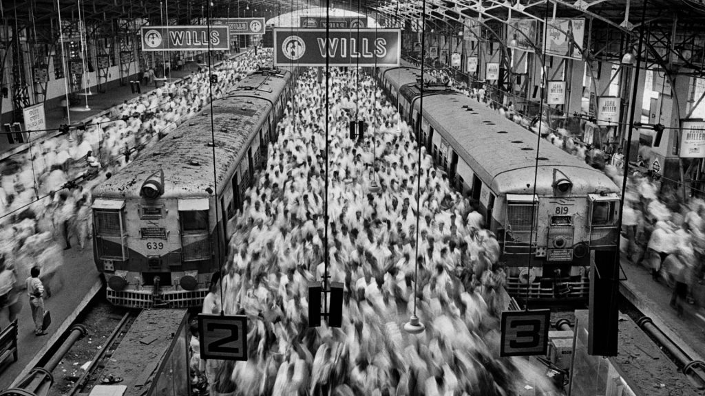 Sebastião Salgado_Church Gate Station, Bombay, 1995