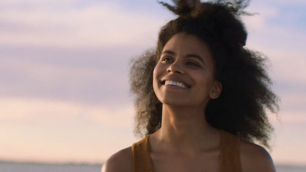 Nine Days - Zezie Beetz interpreta Emma